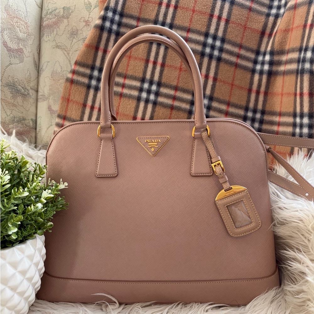 ❤️Popular Prada Nude Pink Saffiano Lux Leather Handbag/ Crossbody bag 🩷99% new.